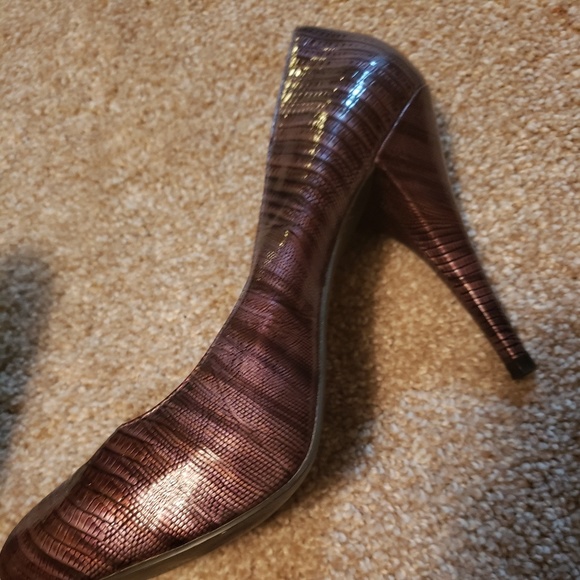 Shoes - Picture 2 of 4